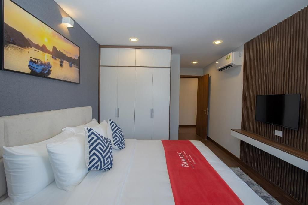 Ramada Hotel & Suites by Wyndham Halong Bay View image 1