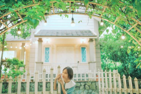 The Runaway Villa Green