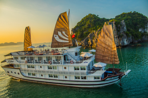 Bhaya Cruise Classic Halong Bay